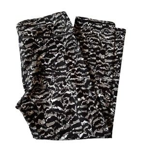 Fabletics Capri Leggings Size Small Black/White